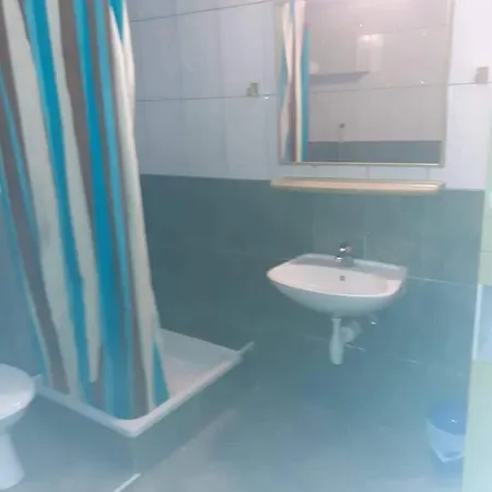 Kamaki Apartman *